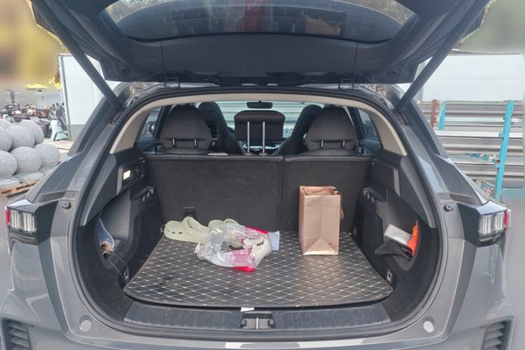 Used Lynk & Co 06 EM-P 2022 PHEV 84 km Range Pro Version Trunk