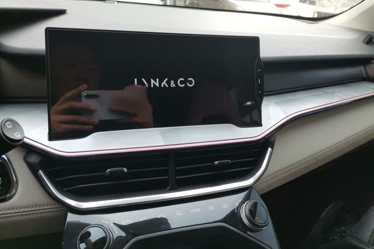 Used Lynk & Co 06 EM-P 2022 PHEV 84 km Range Pro Version Audio And AC Panel