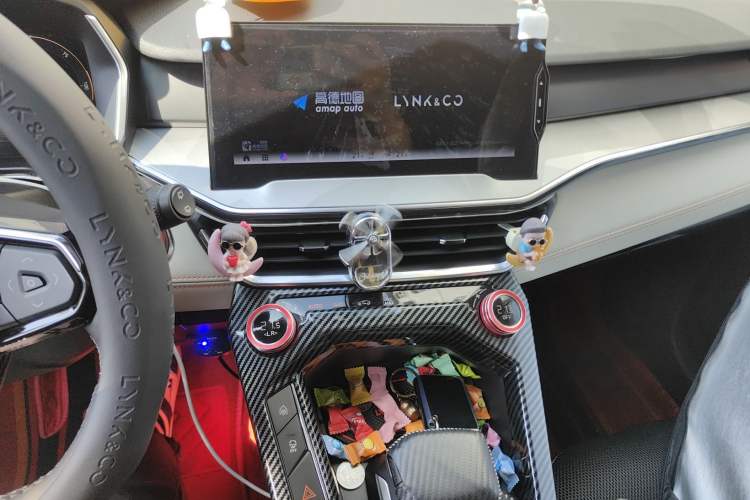 Used Lynk & Co 06 EM-P 2022 PHEV 84 km Range Pro Version Audio And AC Panel