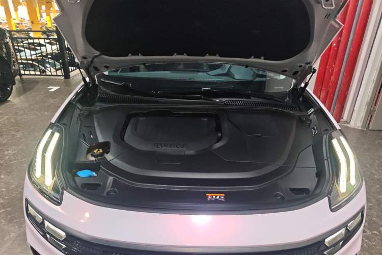 Used Lynk & Co 06 EM-P 2022 PHEV 84 km Range Pro Version Engine Bay
