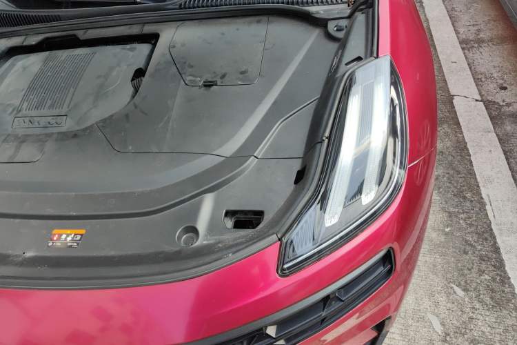 Used Lynk & Co 06 EM-P 2022 PHEV 84 km Range Pro Version Engine Bay Left