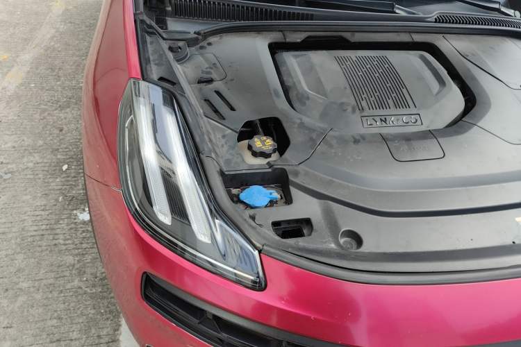 Used Lynk & Co 06 EM-P 2022 PHEV 84 km Range Pro Version Engine Bay Right