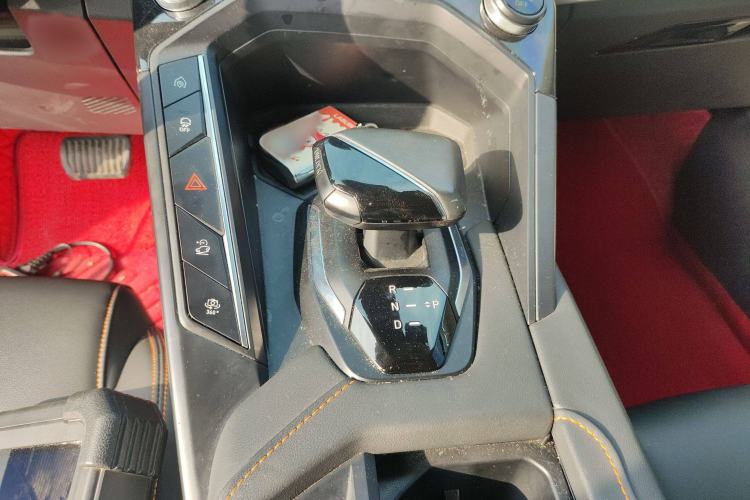 Used Lynk & Co 06 EM-P 2022 PHEV 84 km Range Pro Version Gear Lever