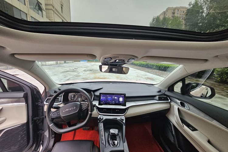 Used Lynk & Co 06 EM-P 2022 PHEV 84 km Range Pro Version Interior 2