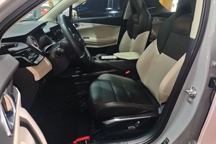 Used Lynk & Co 06 EM-P 2022 PHEV 84 km Range Pro Version Left Front Seat