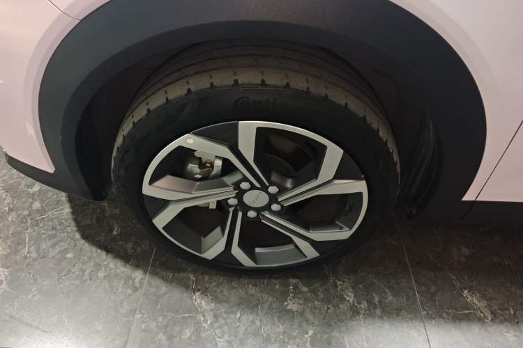 Used Lynk & Co 06 EM-P 2022 PHEV 84 km Range Pro Version Left Front Wheel Hub