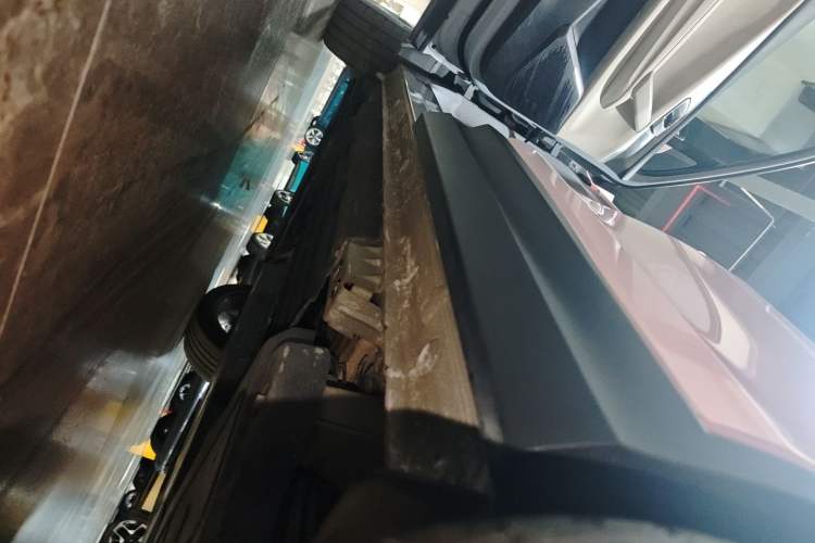 Used Lynk & Co 06 EM-P 2022 PHEV 84 km Range Pro Version Left Side Sill