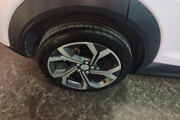 Used Lynk & Co 06 EM-P 2022 PHEV 84 km Range Pro Version Right Rear Wheel Hub
