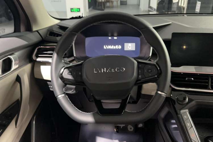 Used Lynk & Co 06 EM-P 2022 PHEV Shero Pink Special Edition Steering Wheel