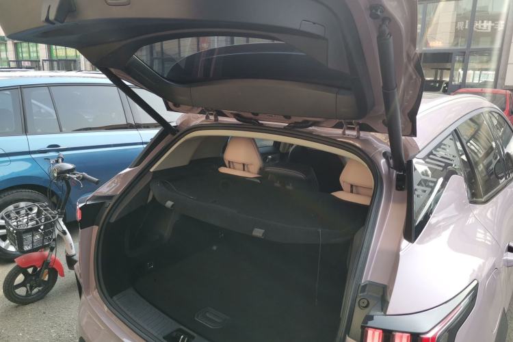 Used Lynk & Co 06 EM-P 2022 PHEV 84 km Range Pro Version Trunk
