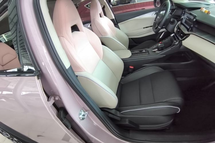 Used Lynk & Co 06 EM-P 2022 PHEV Shero Pink Special Edition Right Front Seat
