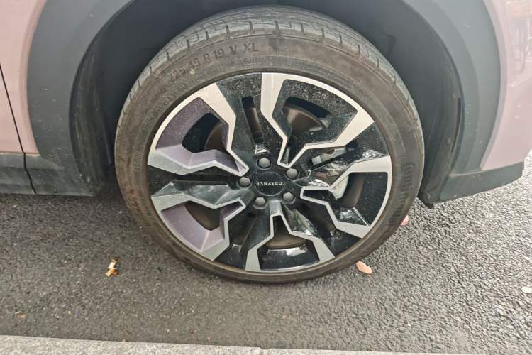 Used Lynk & Co 06 EM-P 2022 PHEV Shero Pink Special Edition Right Front Wheel Hub