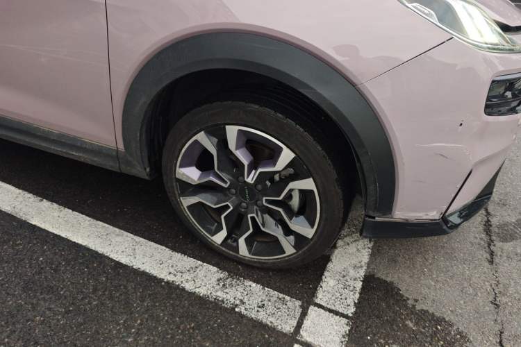 Used Lynk & Co 06 EM-P 2022 PHEV Shero Pink Special Edition Right Front Wheel Hub