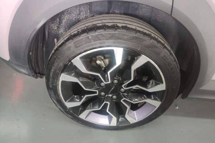 Used Lynk & Co 06 EM-P 2022 PHEV Shero Pink Special Edition Right Rear Wheel Hub