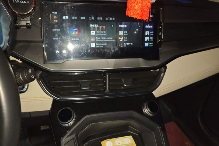 Used Lynk & Co 06 EM-P 2022 PHEV 84 km Range Pro Version Audio And AC Panel