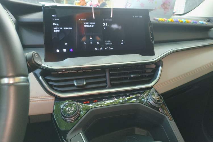 Used Lynk & Co 06 EM-P 2022 PHEV 84 km Range Pro Version Audio And AC Panel