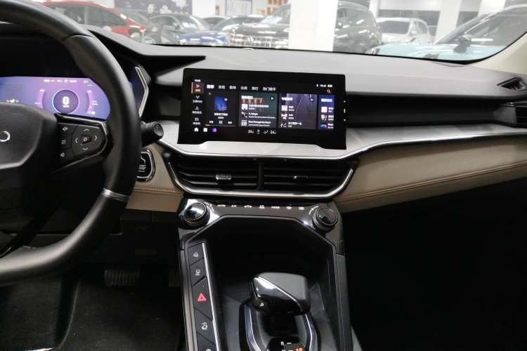 Used Lynk & Co 06 EM-P 2022 PHEV 84 km Range Pro Version Audio And AC Panel