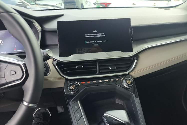 Used Lynk & Co 06 EM-P 2022 PHEV 84 km Range Pro Version Audio And AC Panel