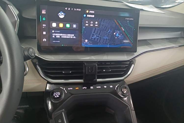 Used Lynk & Co 06 EM-P 2022 PHEV 84 km Range Pro Version Audio And AC Panel