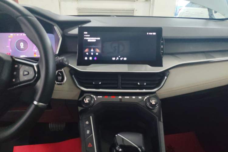 Used Lynk & Co 06 EM-P 2022 PHEV 84 km Range Pro Version Audio And AC Panel