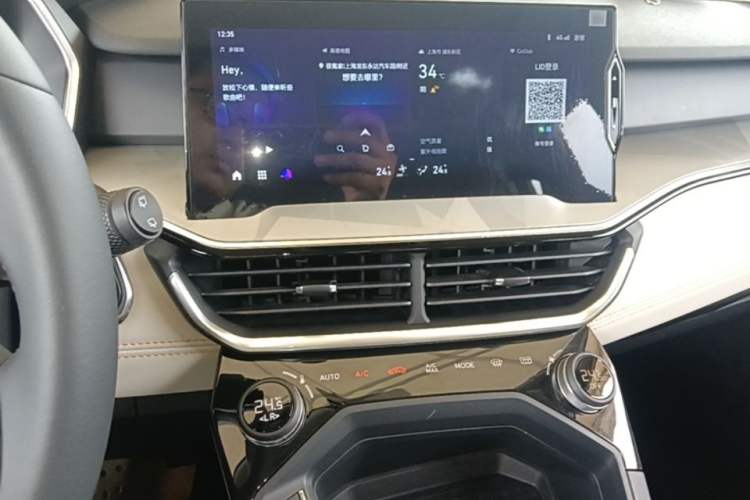 Used Lynk & Co 06 EM-P 2022 PHEV 84 km Range Pro Version Audio And AC Panel