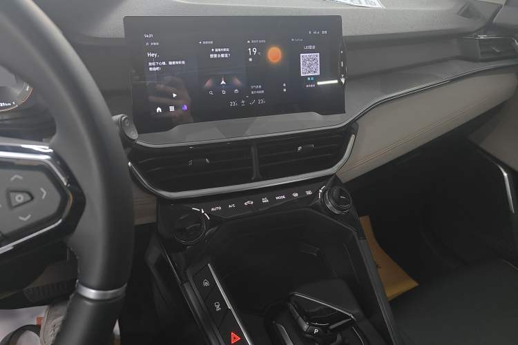 Used Lynk & Co 06 EM-P 2022 PHEV 84 km Range Pro Version Audio And AC Panel