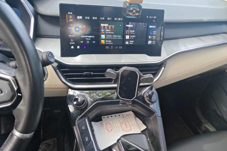 Used Lynk & Co 06 EM-P 2022 PHEV 84 km Range Pro Version Audio And AC Panel