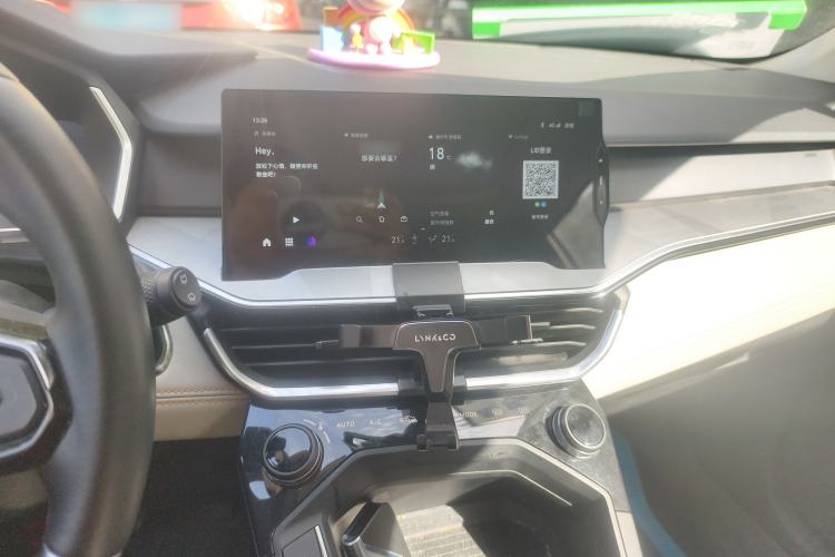 Used Lynk & Co 06 EM-P 2022 PHEV 84 km Range Pro Version Audio And AC Panel
