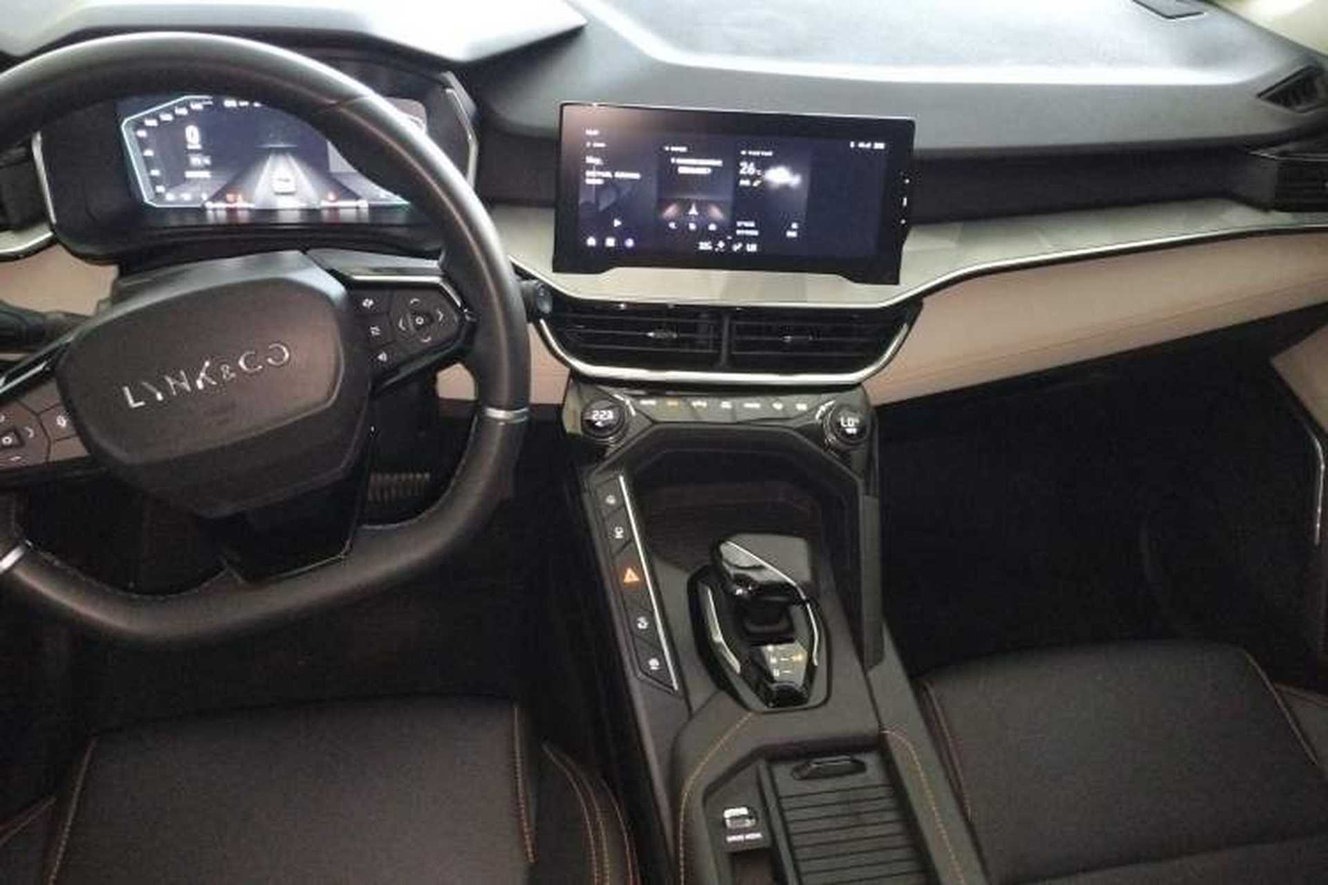 Used Lynk & Co 06 EM-P 2022 PHEV 84 km Range Pro Version Audio And AC Panel