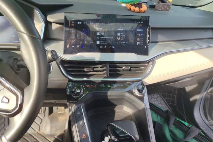 Used Lynk & Co 06 EM-P 2022 PHEV 84 km Range Pro Version Audio And AC Panel