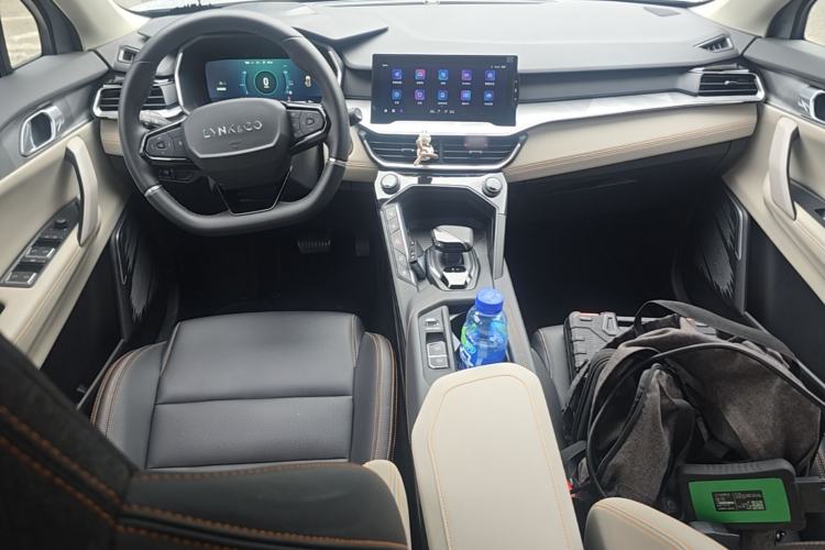 Used Lynk & Co 06 EM-P 2022 PHEV 84 km Range Pro Version Center Console
