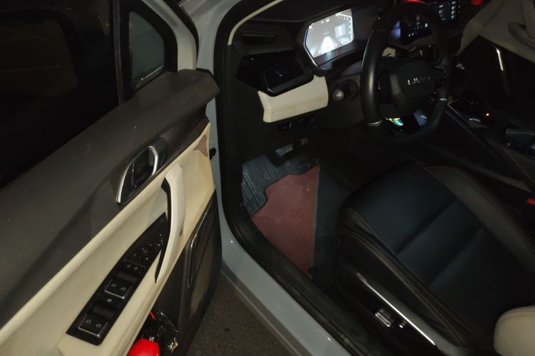 Used Lynk & Co 06 EM-P 2022 PHEV 84 km Range Pro Version Driver Seat