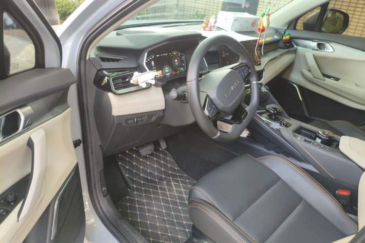 Used Lynk & Co 06 EM-P 2022 PHEV 84 km Range Pro Version Driver Seat