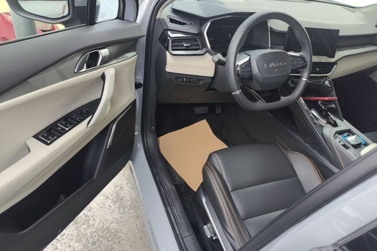 Used Lynk & Co 06 EM-P 2022 PHEV 84 km Range Pro Version Driver Seat