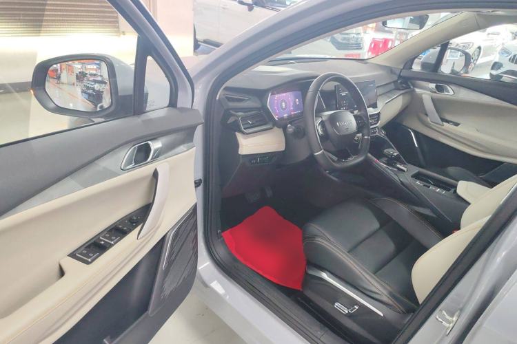 Used Lynk & Co 06 EM-P 2022 PHEV 84 km Range Pro Version Driver Seat