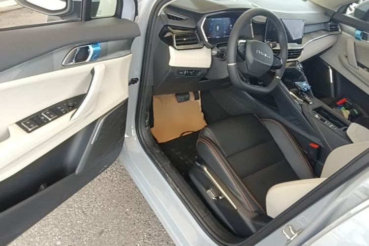 Used Lynk & Co 06 EM-P 2022 PHEV 84 km Range Pro Version Driver Seat