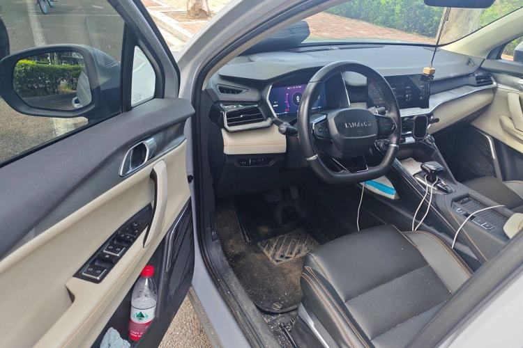 Used Lynk & Co 06 EM-P 2022 PHEV 84 km Range Pro Version Driver Seat