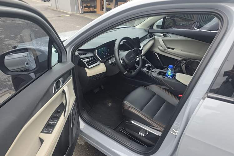 Used Lynk & Co 06 EM-P 2022 PHEV 84 km Range Pro Version Driver Seat