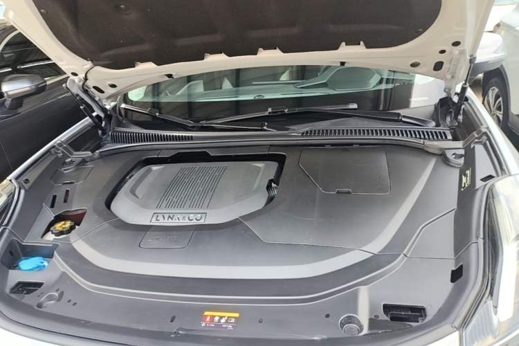 Used Lynk & Co 06 EM-P 2022 PHEV 84 km Range Pro Version Engine Bay