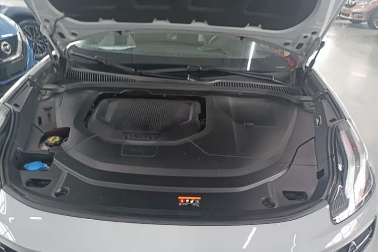 Used Lynk & Co 06 EM-P 2022 PHEV 84 km Range Pro Version Engine Bay