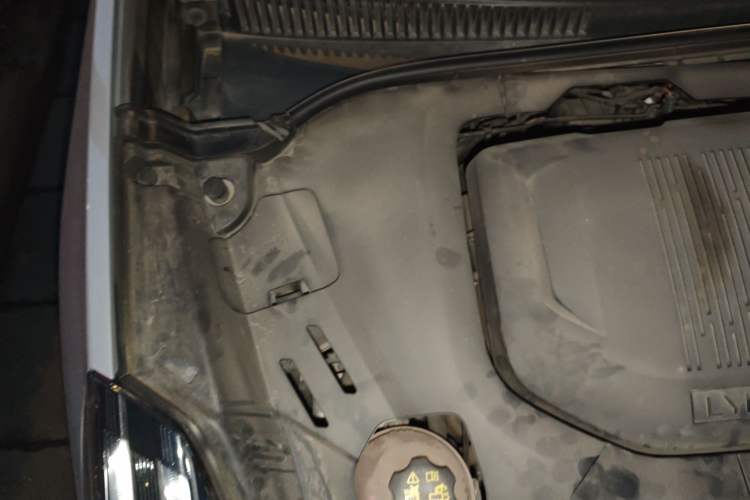 Used Lynk & Co 06 EM-P 2022 PHEV 84 km Range Pro Version Engine Bay Right