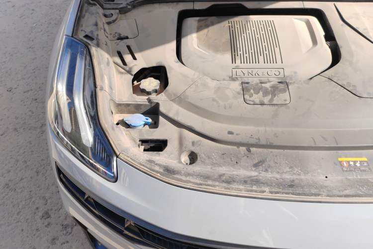 Used Lynk & Co 06 EM-P 2022 PHEV 84 km Range Pro Version Engine Bay Right