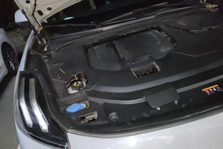 Used Lynk & Co 06 EM-P 2022 PHEV 84 km Range Pro Version Engine Bay Right