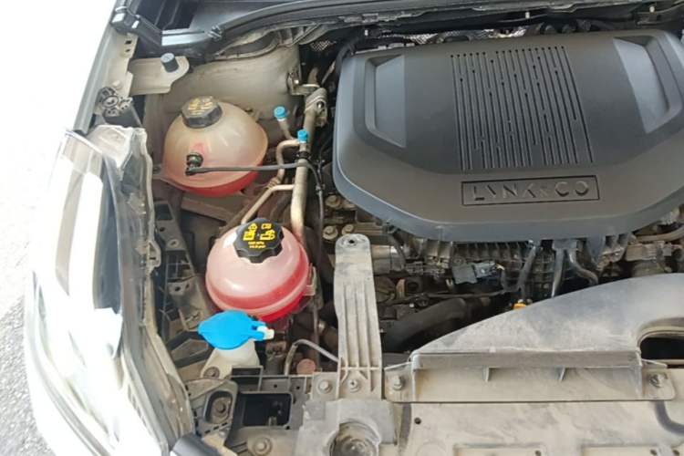 Used Lynk & Co 06 EM-P 2022 PHEV 84 km Range Pro Version Engine Bay Right