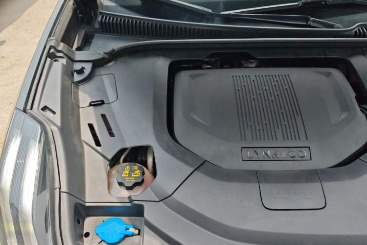 Used Lynk & Co 06 EM-P 2022 PHEV 84 km Range Pro Version Engine Bay Right