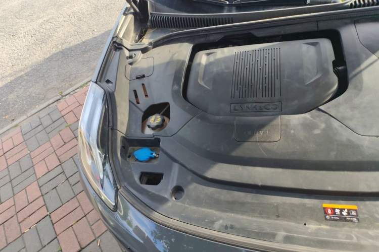 Used Lynk & Co 06 EM-P 2022 PHEV 84 km Range Pro Version Engine Bay Right
