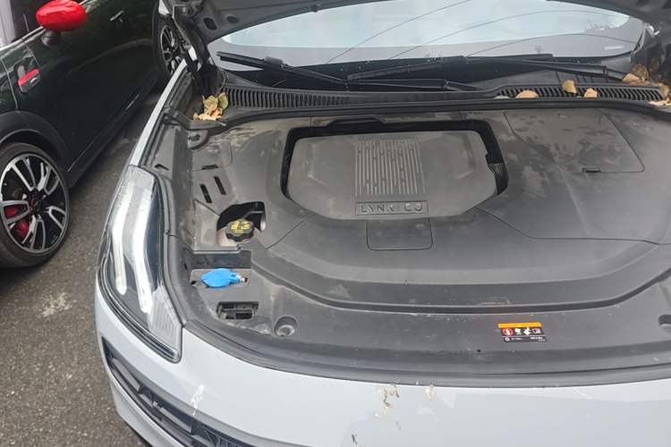 Used Lynk & Co 06 EM-P 2022 PHEV 84 km Range Pro Version Engine Bay Right
