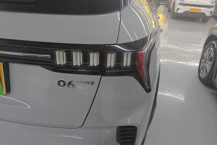 Used Lynk & Co 06 EM-P 2022 PHEV 84 km Range Pro Version Exterior 6