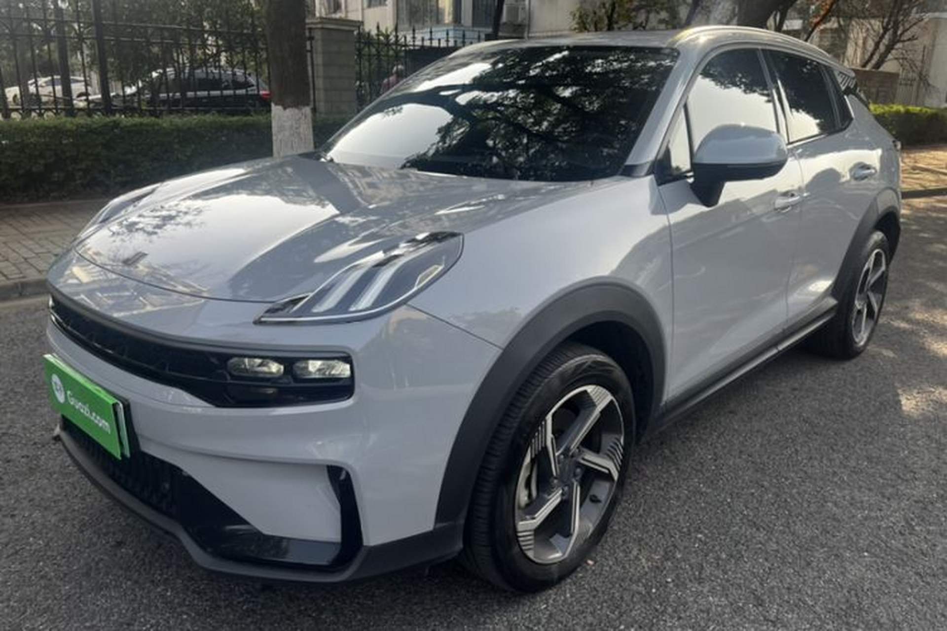 Used Lynk & Co 06 EM-P 2022 PHEV 84 km Range Pro Version Front Left 45 Deg