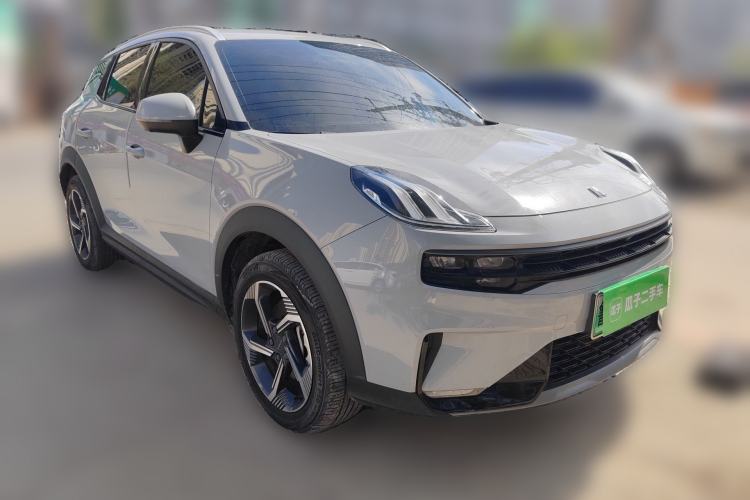 Used Lynk & Co 06 EM-P 2022 PHEV 84 km Range Pro Version Front Right 45 Deg